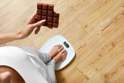 Evite alimentos fritos e doces em prol do bem-estar 