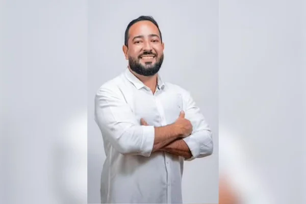 Imagem colorida mostra João Paulo Araujo de Sousa Veríssimo, eleito prefeito de Reginópolis. Metrópoles