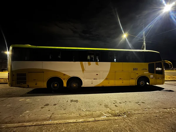 Ônibus amarelo
