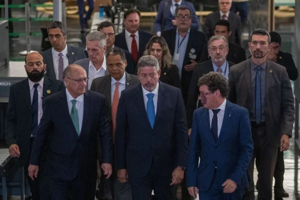 geraldo alckmin entrega minuta da pec da transição para presidente da camara dos deputados arthur lira