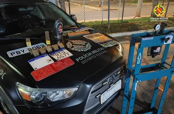 Polícia Militar desmonta fábrica clandestina de placas veiculares