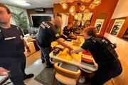Investigado é suspeito de aplicar golpes que geraram prejuízo de R$ 1,1 milhão às vítimas Investigado é suspeito de aplicar golpes que geraram prejuízo de R$ 1,1 milhão às vítimas