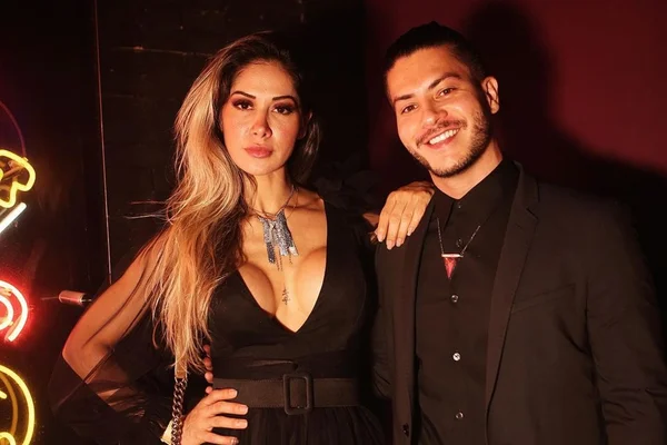 Arthur Aguiar e Maira Cardi