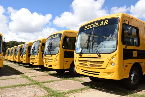 Escola é condenada após esquecer aluna de 4 anos por 3 horas em ônibus