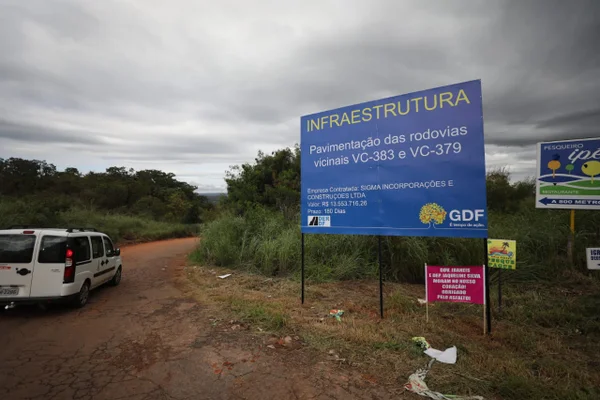 Ibaneis inicia obras de pavimentação em vias de área rural do Gama - destaque galeria