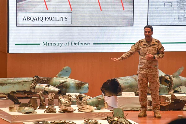 Ataque a refinarias: sauditas mostram mísseis para acusar iranianos