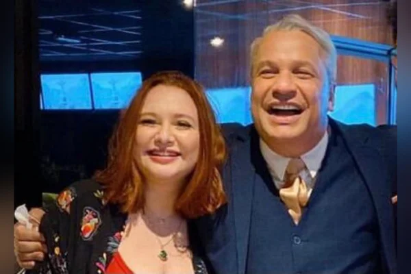 Larissa Ludovico Siqueira e Sikêra Jr.