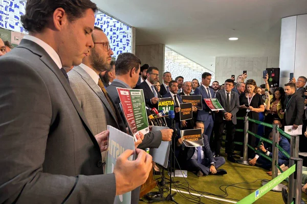 coletiva oposição denúncia pgr- Metrópoles