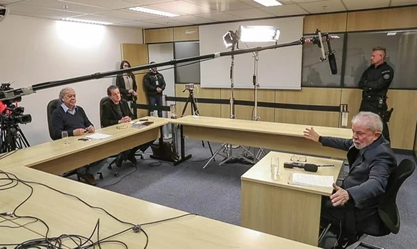 Em nova entrevista, Lula ataca Moro, Lava Jato, Bolsonaro e a TV Globo