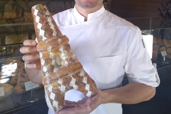 Baguete em formato de Torre EiffelE