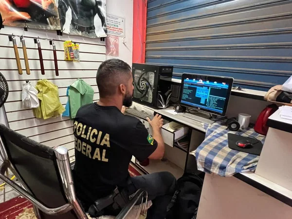 Polícia Federal faz operação no DF contra pornografia infantil