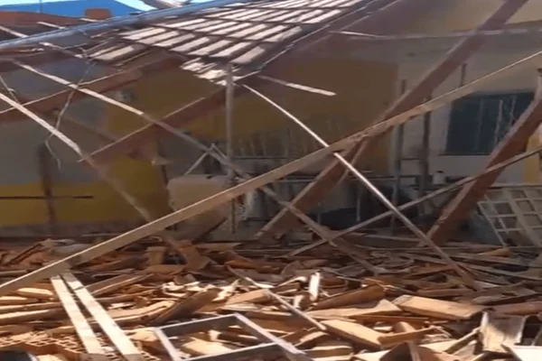 Telhado desaba e homem fica ferido durante manutenção em Ceilândia