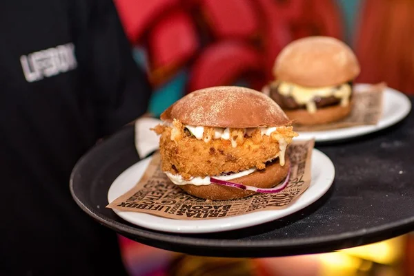 Life Box: hamburgueria de Águas Claras fica aberta durante madrugada