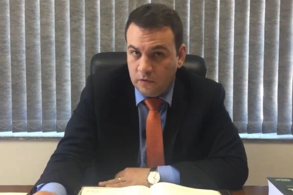 foto colorida do advogado Dário Reisinger Ferreira, suspeito de envolvimento em esquema de fraudes em contratos públicos - Metrópoles