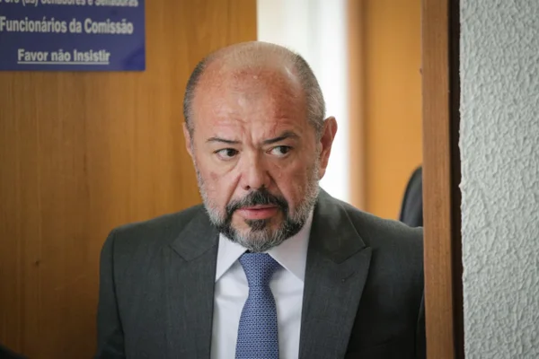 Imagem colorida mostra o ex-ministro da Previdência Sicial do govero Bolsonaro na CPMI do INSS - Metrópoles