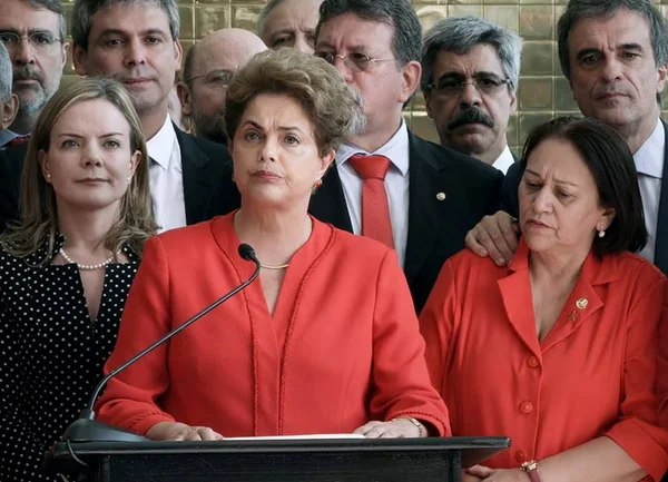 Crítica: O Processo é lembrete oportuno sobre jogo de poder no Brasil