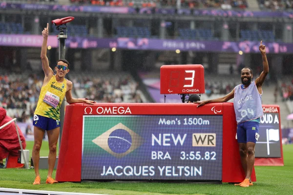 Yeltsin Jacques e o guia Guilhereme Ademils dos Anjos Santos