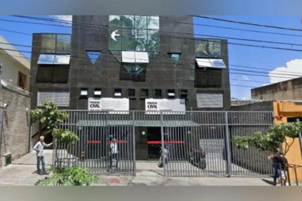 Mãe chama a polícia para si mesma após espancar o filho em BH