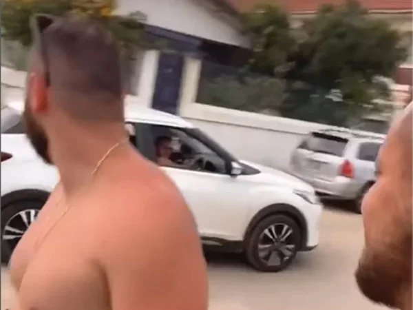 Vídeo: mulheres batem o carro durante cantada em homens na rua