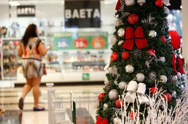 Recessão econômica trava encomendas de Natal