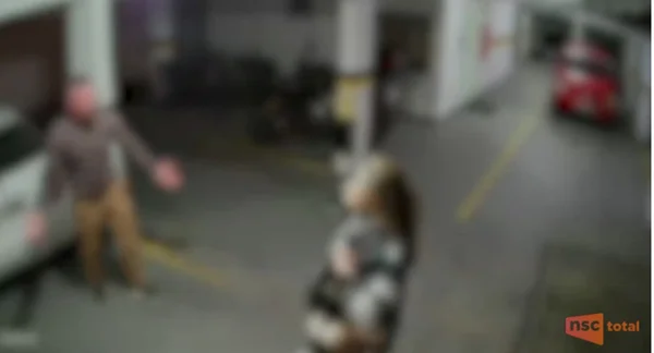 Vídeo: policial de folga salva mulher que apanhava do namorado em SC