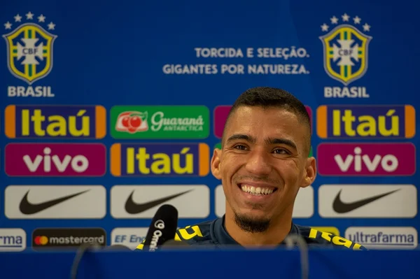 Tite veta Fernandinho. Allan será titular do Brasil contra o Paraguai