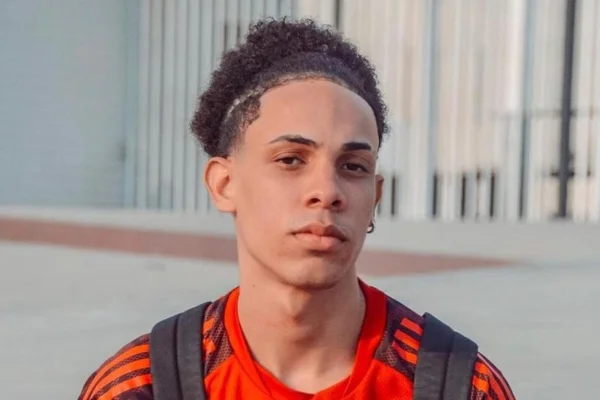 Fofoca no TikTok: jovem de Bangu já tem mais de 1 milhão de seguidores