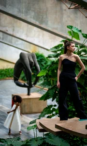 O evento promove uma verdadeira experiência imersiva que expande os horizontes da moda brasileira O evento promove uma verdadeira experiência imersiva que expande os horizontes da moda brasileira