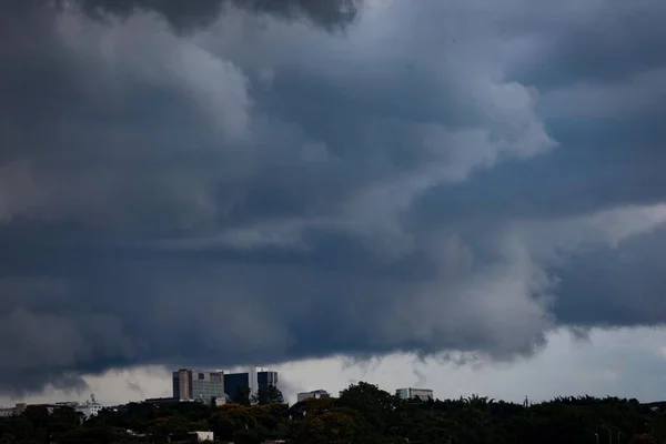 DF: Defesa Civil e Inmet alertam para mais chuva e ventos fortes