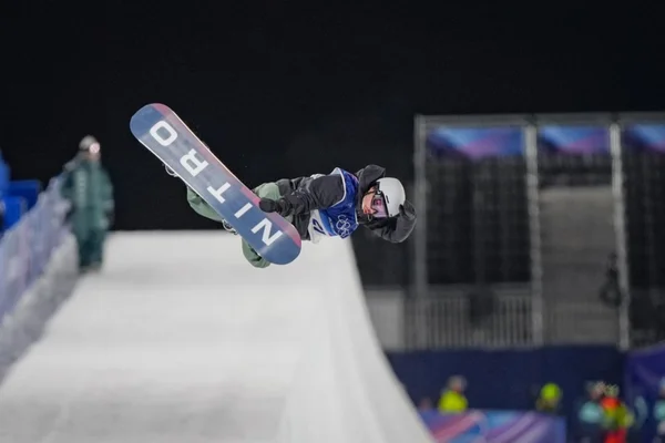 Olimpíadas de Inverno: Pat Burgener cai e é eliminado no snowboard