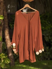 Sau entrega beachwear sofisticado e artesanal