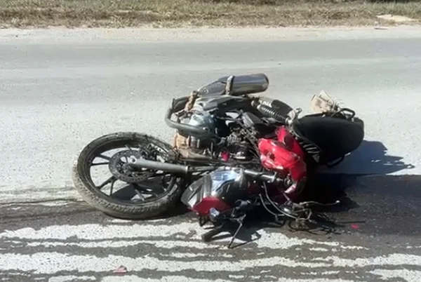 Motociclista morre após acidente com caminhão em rodovia do DF