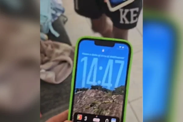 Jovem é preso após comprar IPhone 13 Pro roubado por R$ 1.800 no Rio