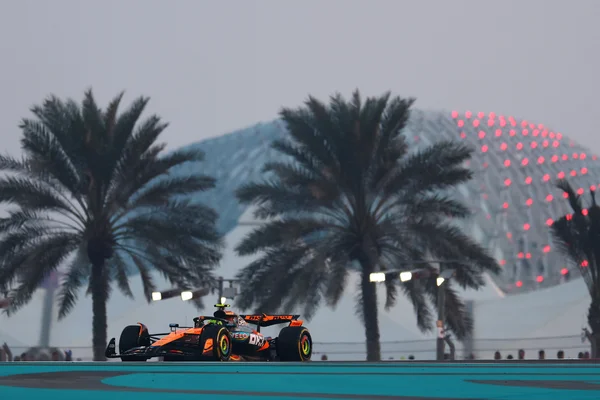 F1: Norris supera Verstappen e lidera TL2 em Abu Dhabi. Bortoleto é 6º
