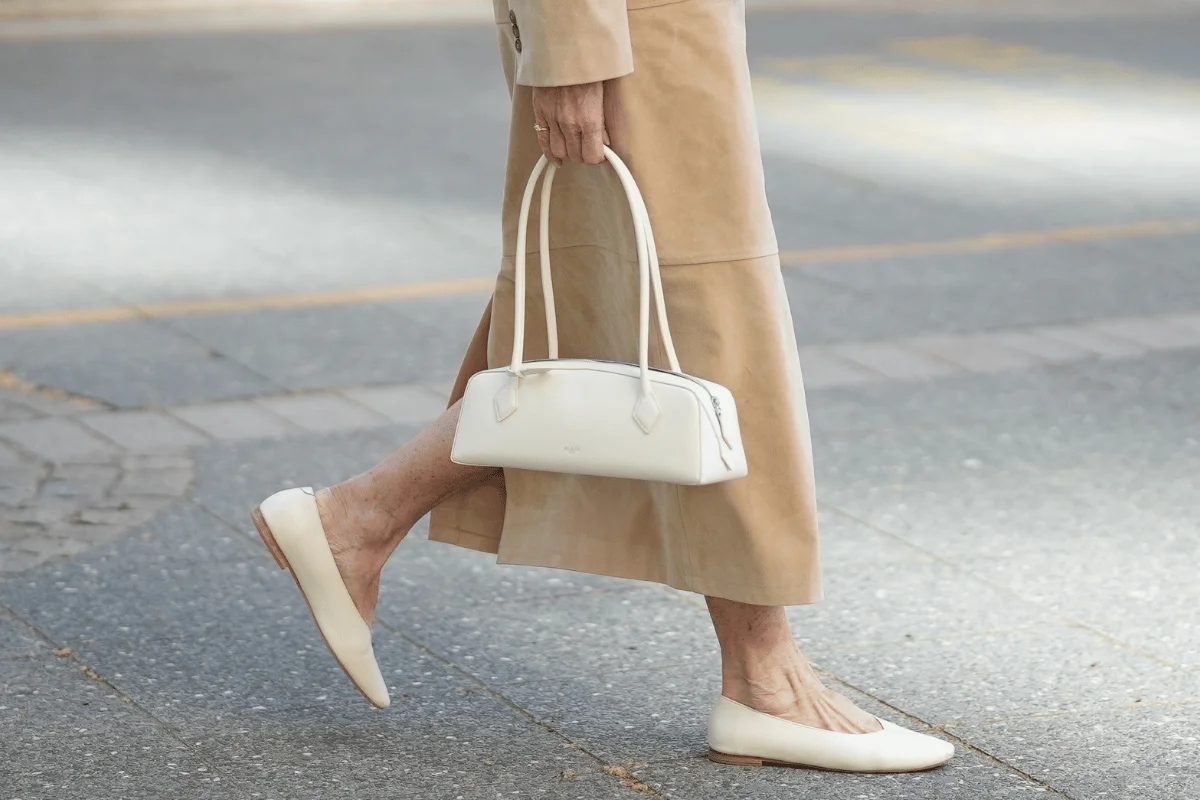 Bolsas east-west e alças longas estão em alta; veja modelos