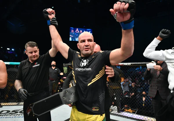 Ex-campeões do UFC, Khabib e Glover Teixeira treinam juntos