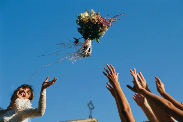 Casamento lavanda: relacionamentos “de fachada” viram tendência na web