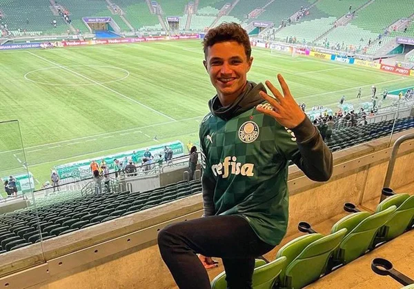 Lando Norris interage com Dudu e comemora título do Palmeiras