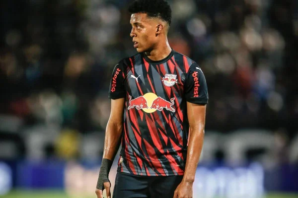Foto colorida de Vanderlan, lateral do Bragantino - Metrópoles