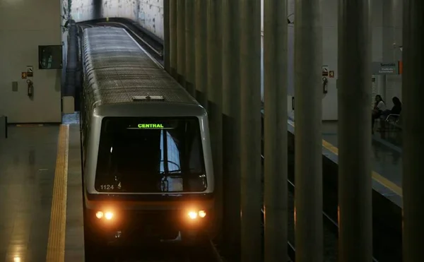 DF: com falha a cada 5 dias, metrô mantém velocidade reduzida