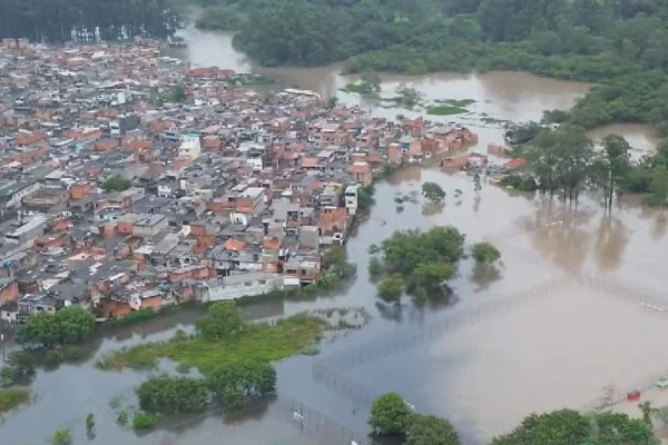 Na manhã deste domingo, as ruas e casas do Jardim Pantanal amanheceram debaixo d’água mais uma vez. Chuva de sexta-feira inundou o Rio Tietê - Metrópoles
