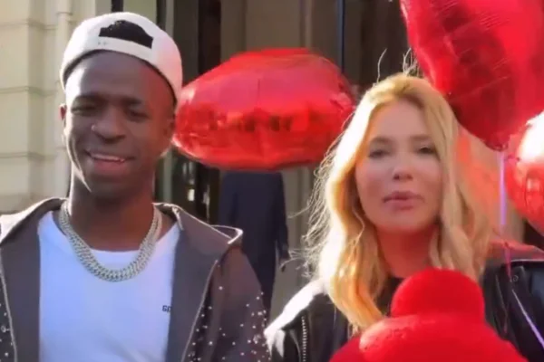 Vídeo: Virginia e Vini Jr. aparecem para fãs após assumirem romance