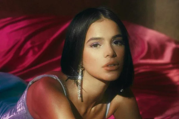Bruna Marquezine está gravando participação em série internacional