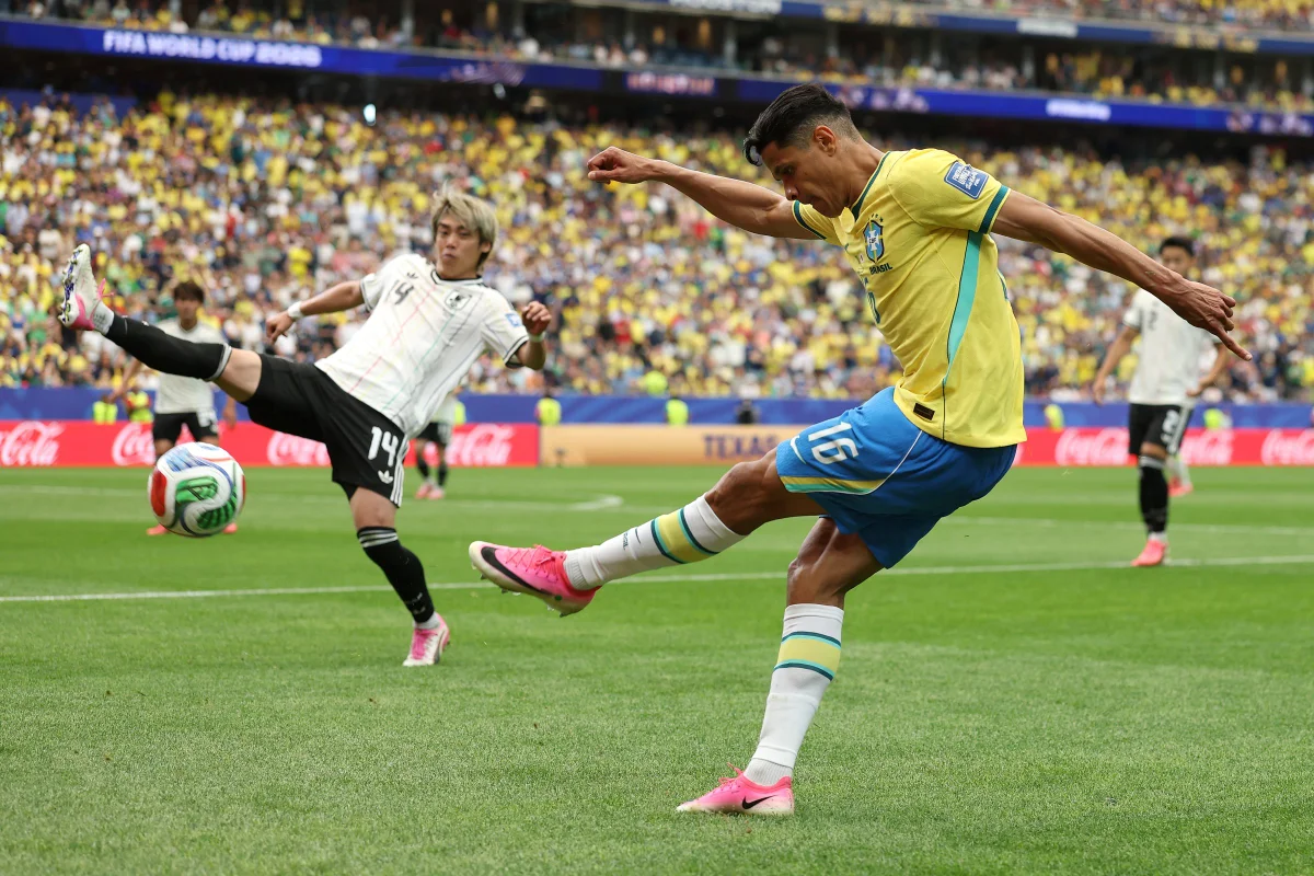 Surpresa do Brasil na Copa, Douglas Santos agradece apoio da torcida - imagem 1 Surpresa do Brasil na Copa, Douglas Santos agradece apoio da torcida - imagem 1