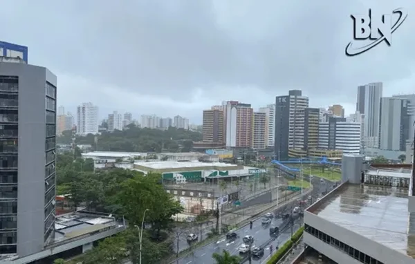 Imagem da cidade de Salvador com céu nublado - Metrópoles