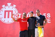 Atletas celebram no pódio após as provas de travessia em águas abertas, nas distâncias de 3 km e 1 km, durante o segundo dia do Metrópoles Endurance