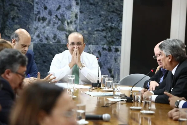 Ibaneis terá reunião com opositores durante reorganização da base