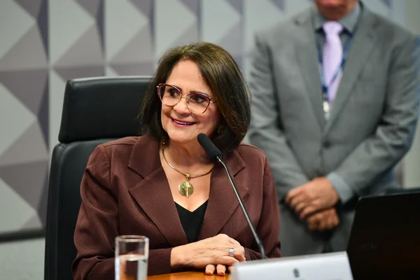 Damares ironiza não evangélicos que foram votar na Frente Evangélica