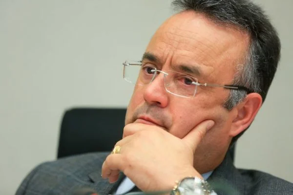 Assessor ligado a distrital Bispo Renato é intimado a depor no MPDFT