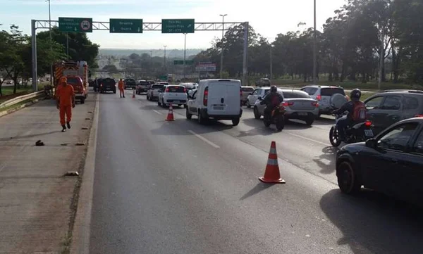 Viatura da PCDF atropela e deixa bombeiro gravemente ferido na EPTG